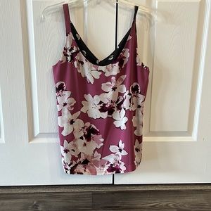 Reversible tank top lined with 2 different patterns.